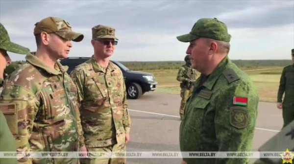 九连阳 美军官现身俄白军演获允随意参观，英媒：意外